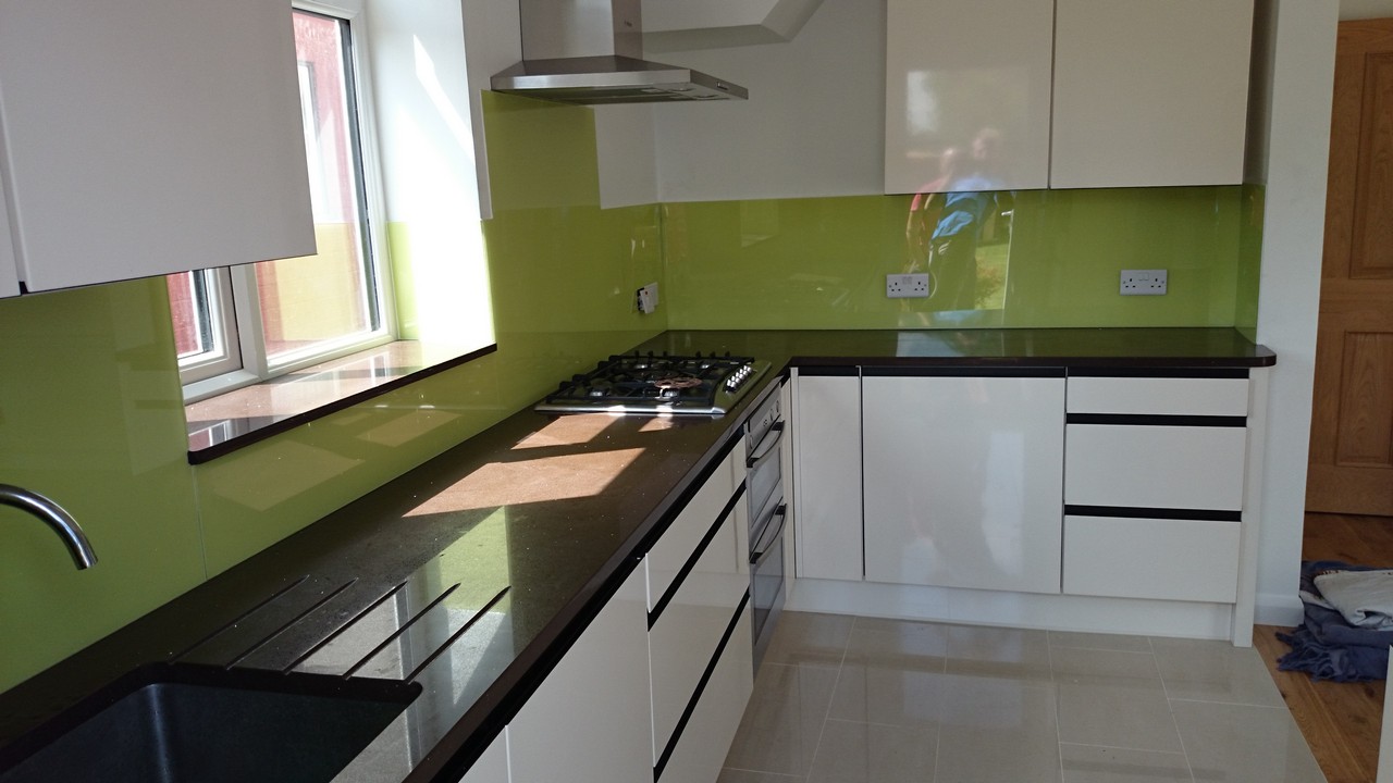 Lime green glass kitchen splashback installed by Crystal Palace glaziers